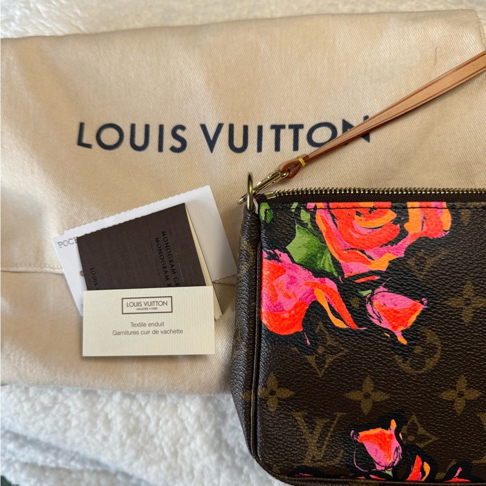 Louis Vuitton RARE Roses Pochette Accessories in like new condition - Picture 9 of 11